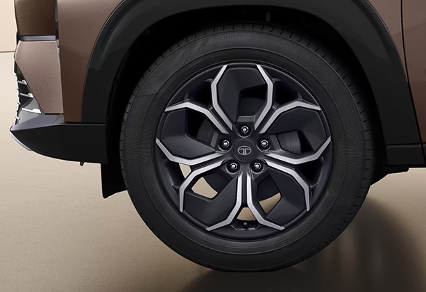 Stylish R18 alloy wheels